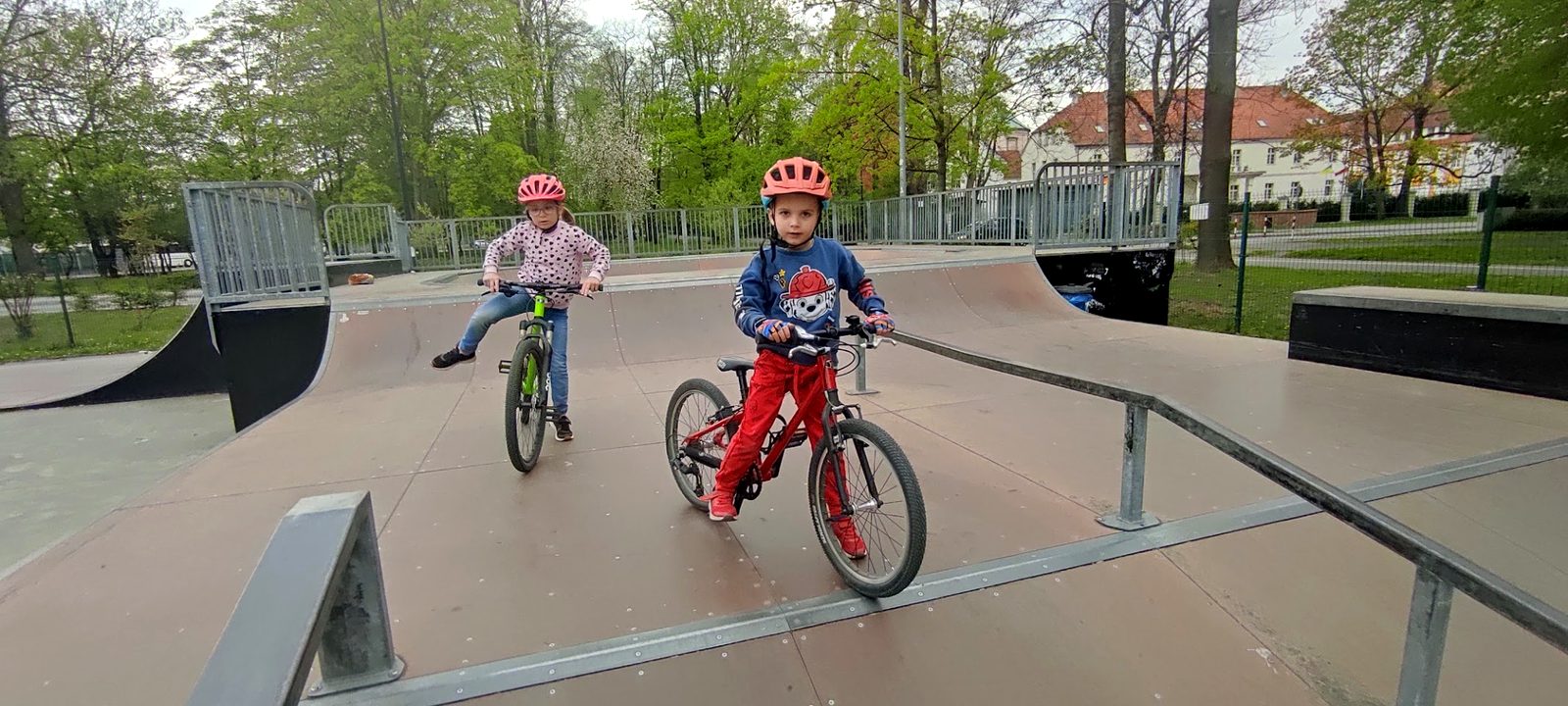 Rower dziecięcy 20 cali Kubikes 20S MTB w skateparku